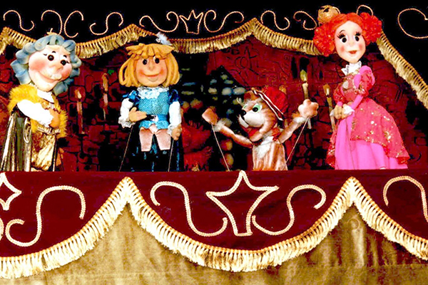 Цієї неділі у театрі ляльок дітям безкоштовно показуватимуть вистави