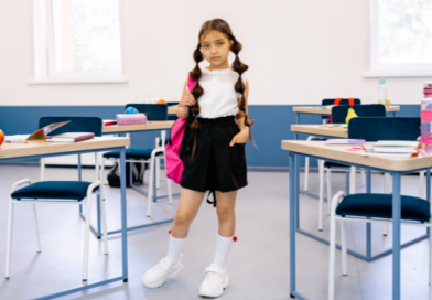 Підбираємо зручний та стильний одяг у школу для дівчинки